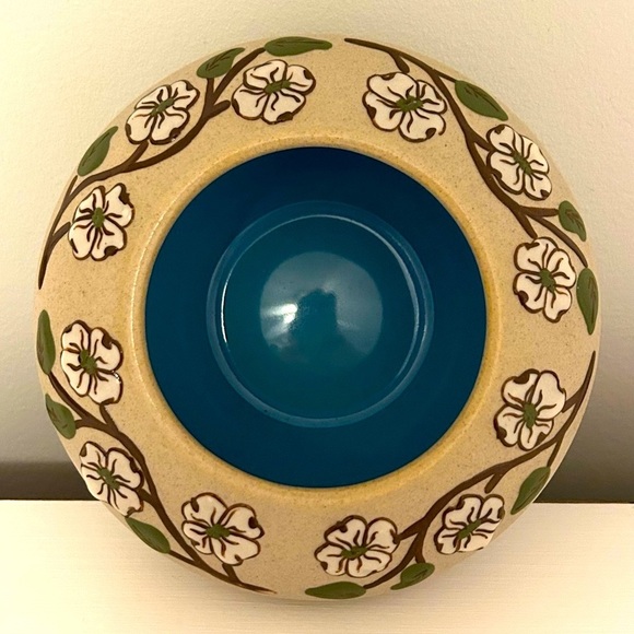 Pigeon Forge Pottery Bowl Vase - Dogwood Flowers With Blue Glaze inside Signed - Picture 2 of 7